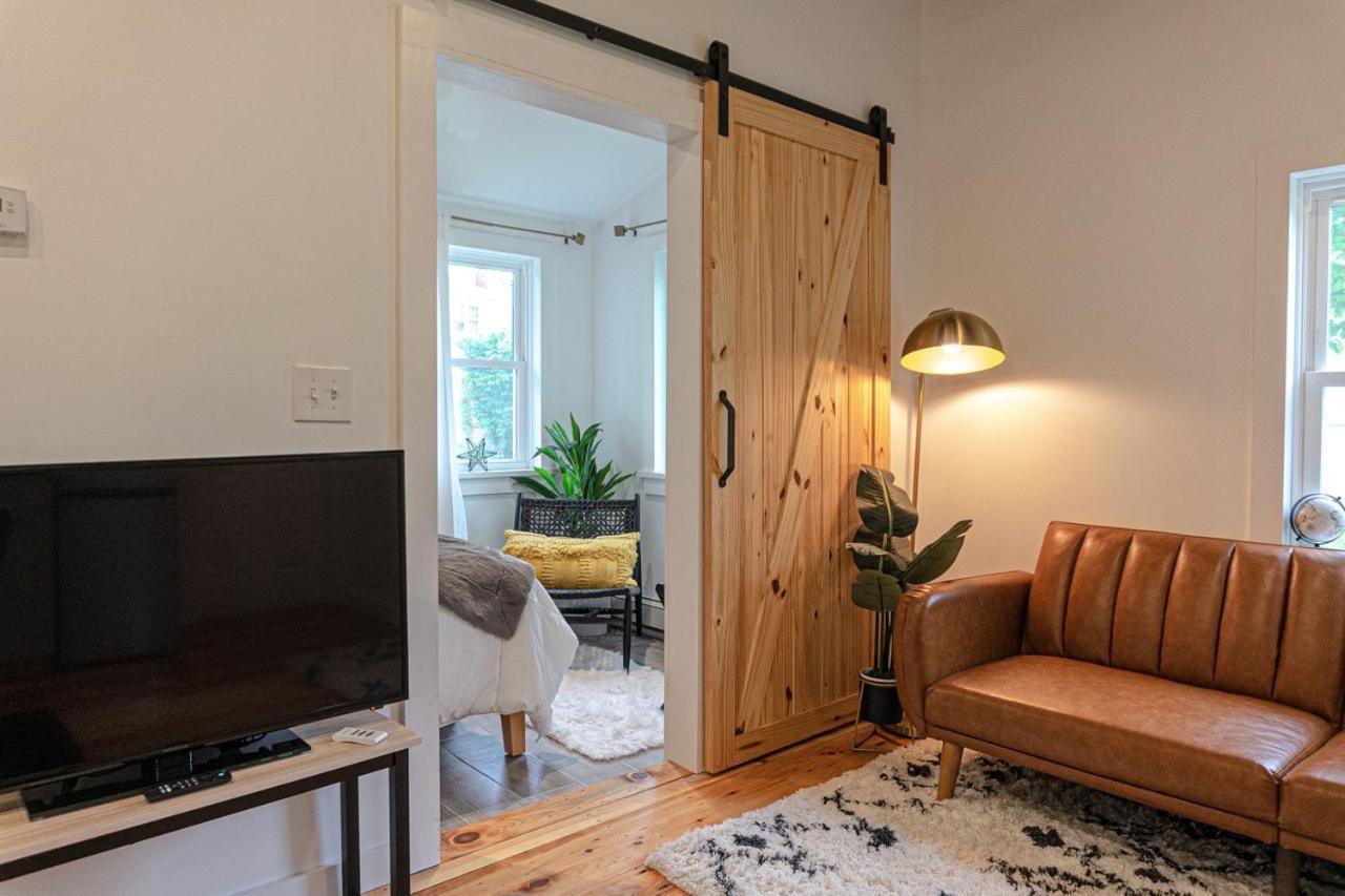 Retro Retreat Renovated 2Br, Desk, No Chore List! Кингстон Экстерьер фото
