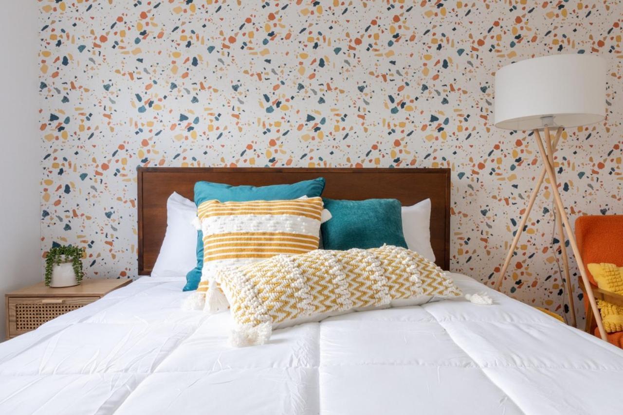 Retro Retreat Renovated 2Br, Desk, No Chore List! Кингстон Экстерьер фото