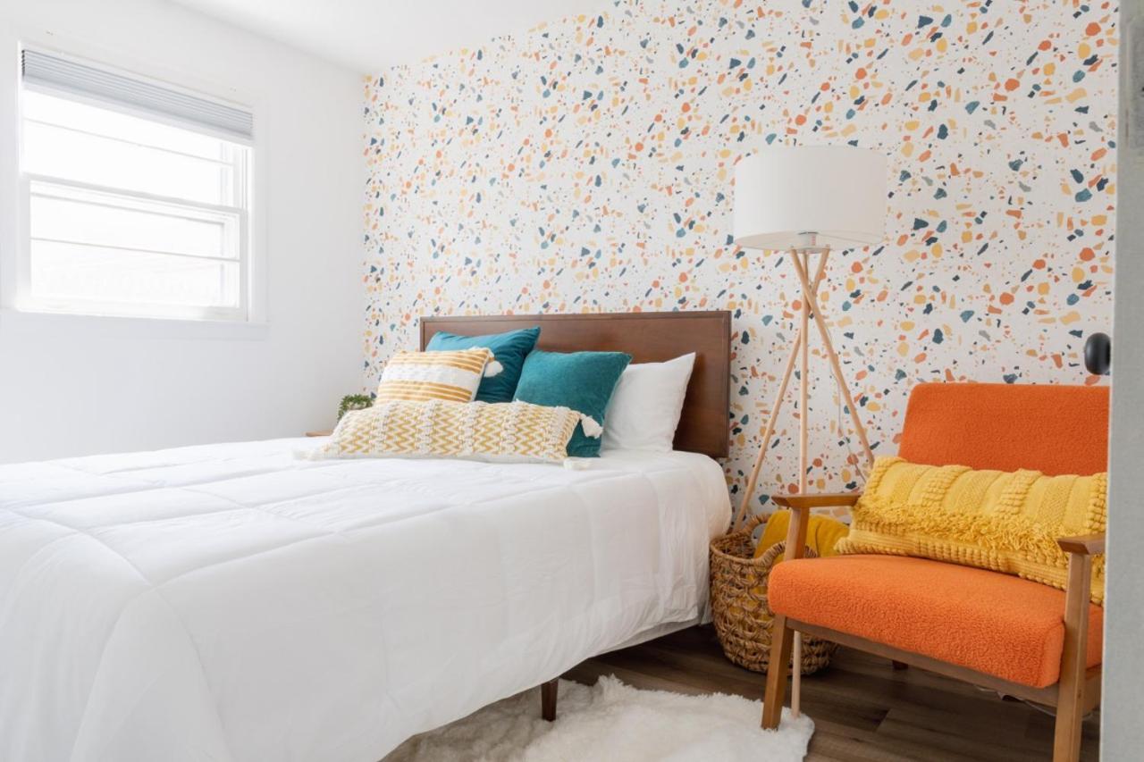 Retro Retreat Renovated 2Br, Desk, No Chore List! Кингстон Экстерьер фото